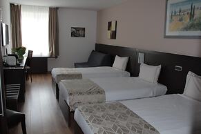 Threeland Hotel