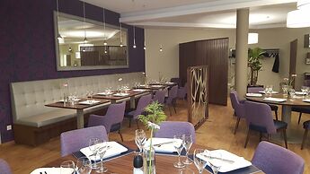 Threeland Hotel