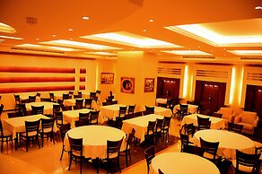 Dolphin Royal Suites