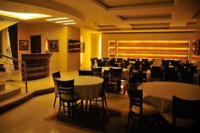 Dolphin Royal Suites