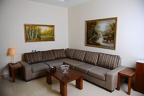 Dolphin Royal Suites