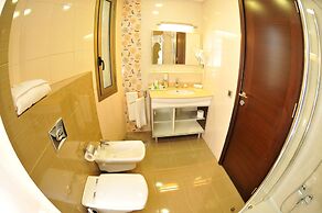 Dolphin Royal Suites