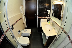 Dolphin Royal Suites