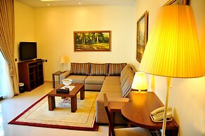 Dolphin Royal Suites