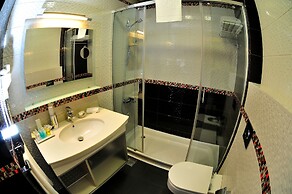 Dolphin Royal Suites