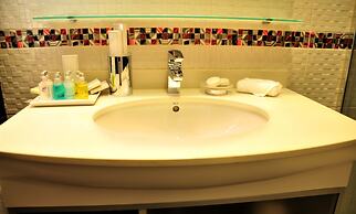 Dolphin Royal Suites