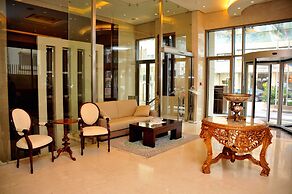 Dolphin Royal Suites