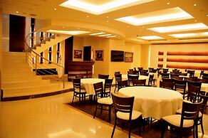 Dolphin Royal Suites