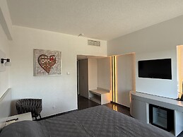 Sveltos Hotel