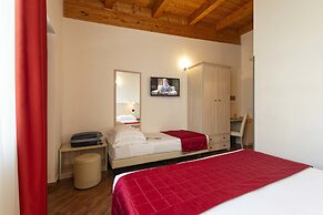 Simon Hotel