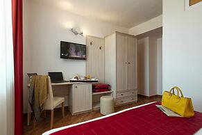 Simon Hotel