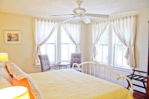 Night Swan Intracoastal B&B