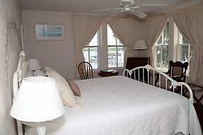 Night Swan Intracoastal B&B