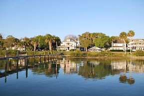 Night Swan Intracoastal B&B