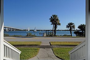 Night Swan Intracoastal B&B