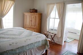 Night Swan Intracoastal B&B