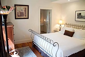 Night Swan Intracoastal B&B