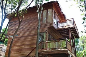 AmaresA Resort & Skybar