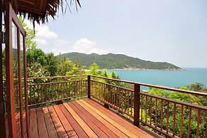 AmaresA Resort & Skybar