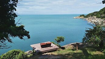 AmaresA Resort & Skybar