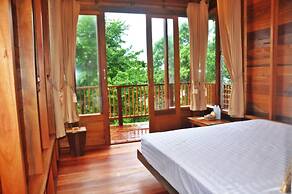 AmaresA Resort & Skybar