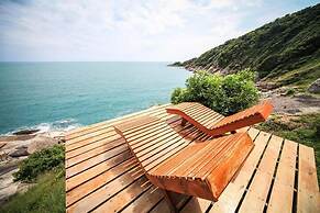 AmaresA Resort & Skybar