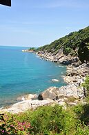 AmaresA Resort & Skybar