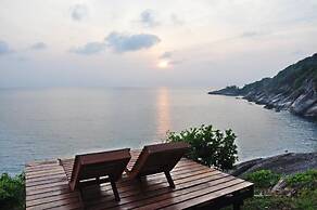 AmaresA Resort & Skybar