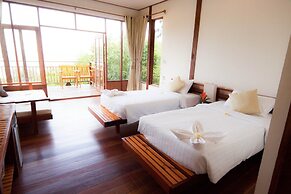 AmaresA Resort & Skybar