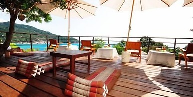 AmaresA Resort & Skybar