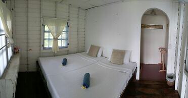 AmaresA Resort & Skybar