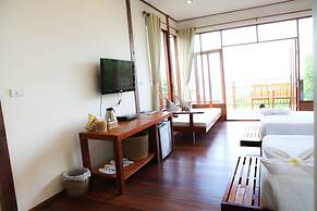 AmaresA Resort & Skybar