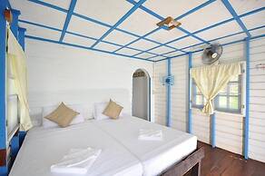 AmaresA Resort & Skybar