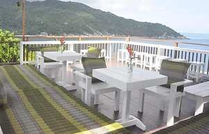 AmaresA Resort & Skybar