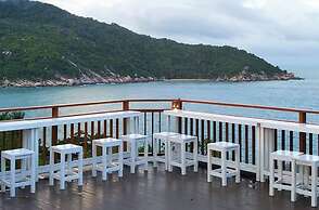 AmaresA Resort & Skybar