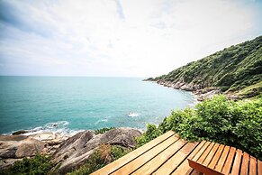 AmaresA Resort & Skybar