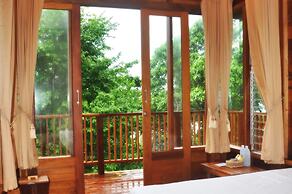 AmaresA Resort & Skybar