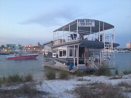 Island Houseboat