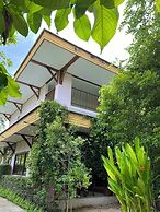 Maikaew Damnoen Resort