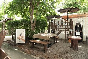 Maikaew Damnoen Resort