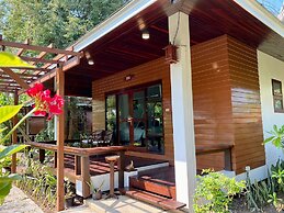 Maikaew Damnoen Resort