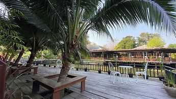 Maikaew Damnoen Resort