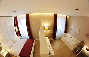 Tullia e Prisca Relais