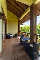 Indura Beach & Golf Resort, Curio Collection by Hilton