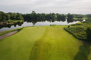 Indura Beach & Golf Resort, Curio Collection by Hilton