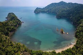 Indura Beach & Golf Resort, Curio Collection by Hilton