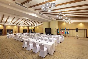 Indura Beach & Golf Resort, Curio Collection by Hilton