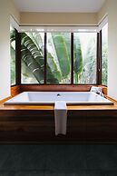 Indura Beach & Golf Resort, Curio Collection by Hilton