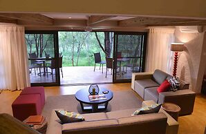 Victoria Falls Safari Suites