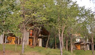 Victoria Falls Safari Suites